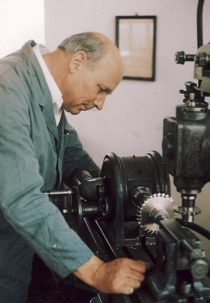 Georg Rauscher II an der Fräsmaschine 1980